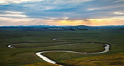 《战锤40K：行商浪人》公布新实机演示 游戏支持中文